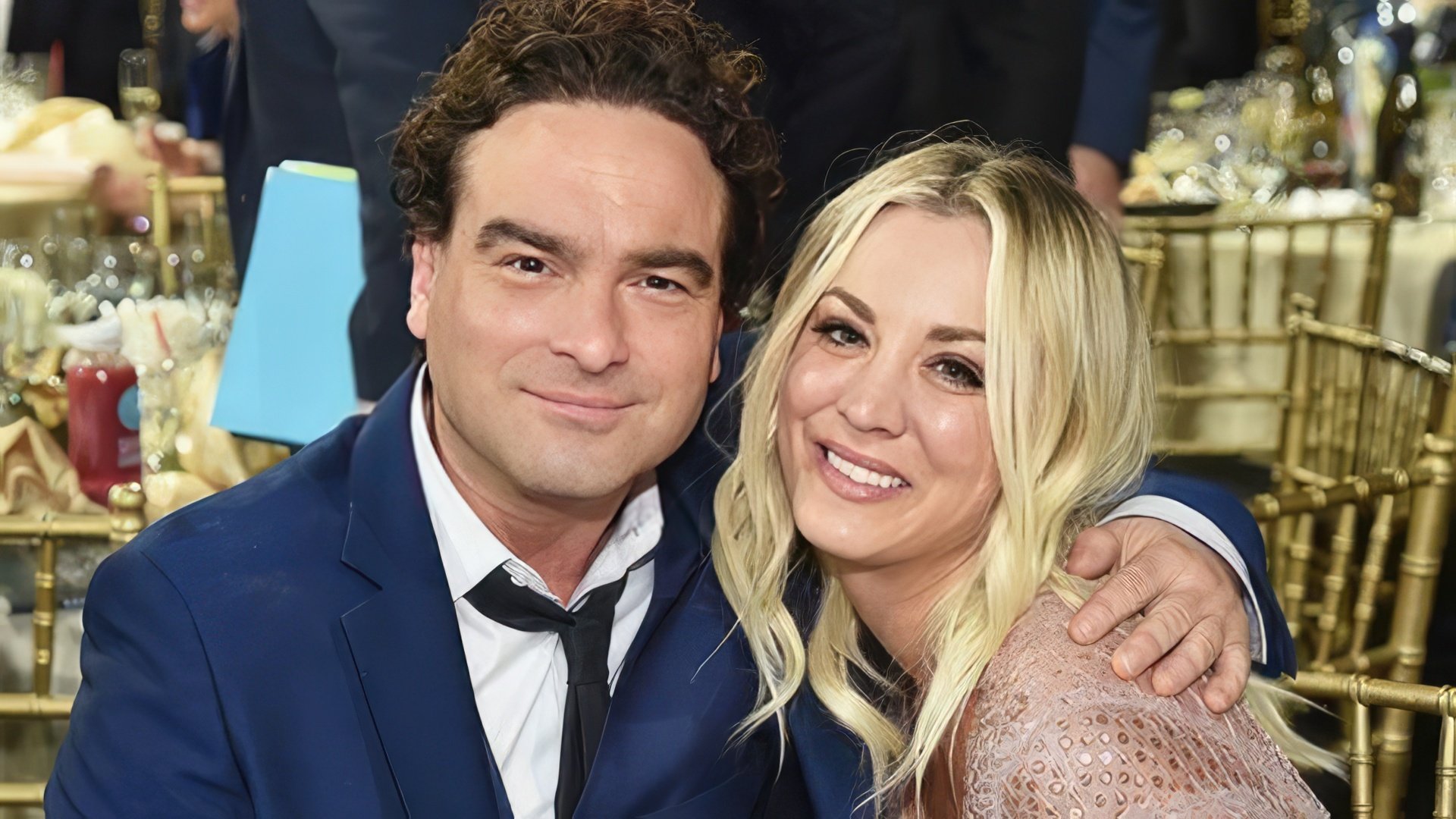 Johnny Galecki ha frequentato Kaley Cuoco, che interpretava Penny