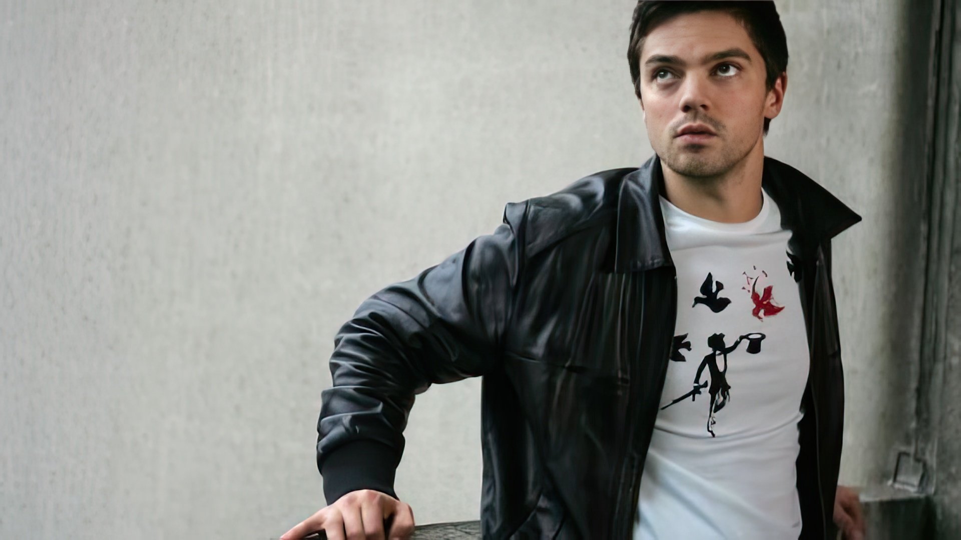 Dominic Cooper senza barba