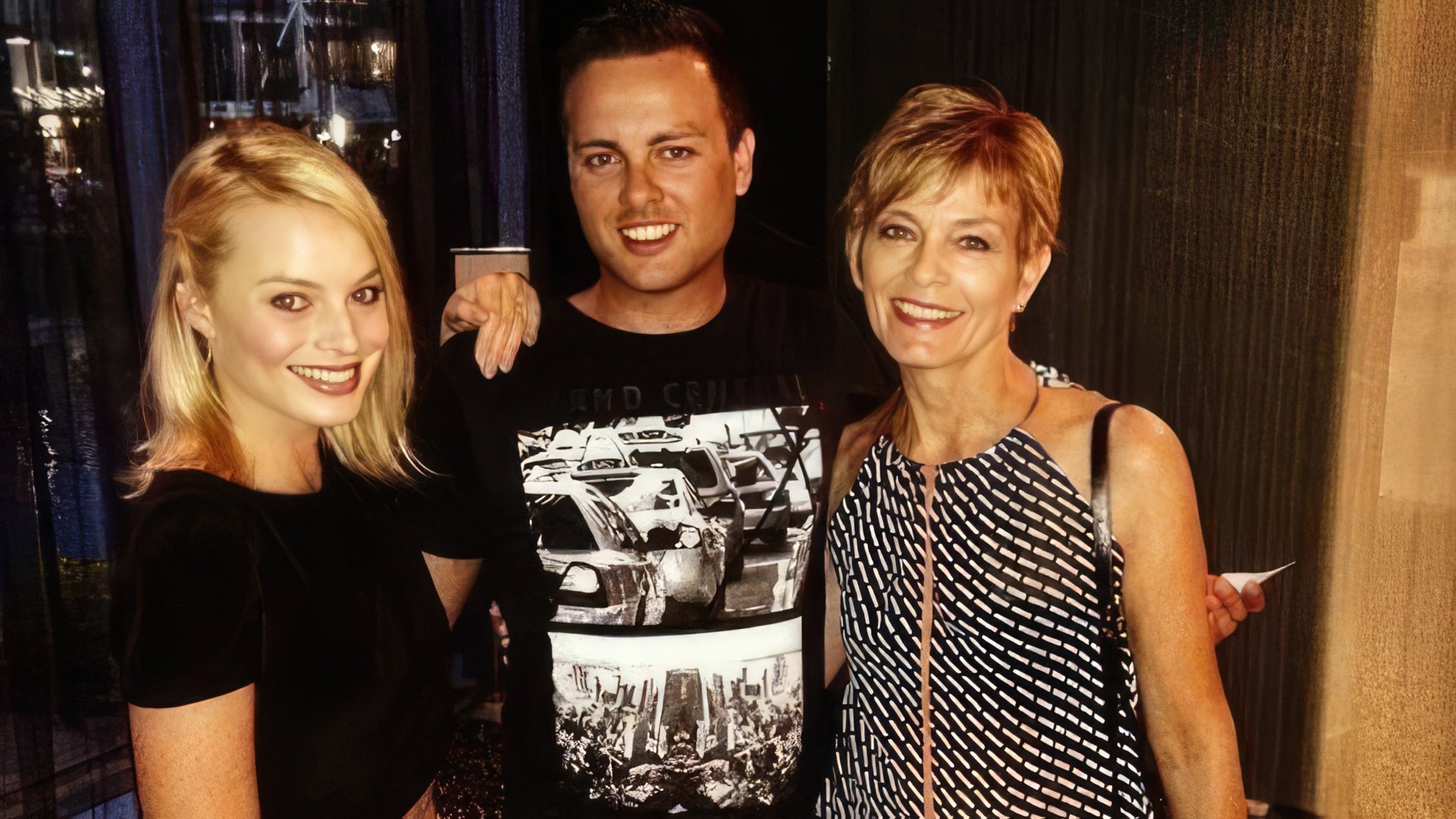 Margot Robbie con sua madre e il fratello Lachlan