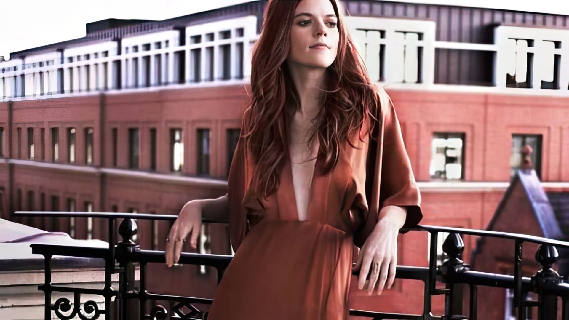 Rose Leslie si è diplomata alla London Academy of Music and Dramatic Art