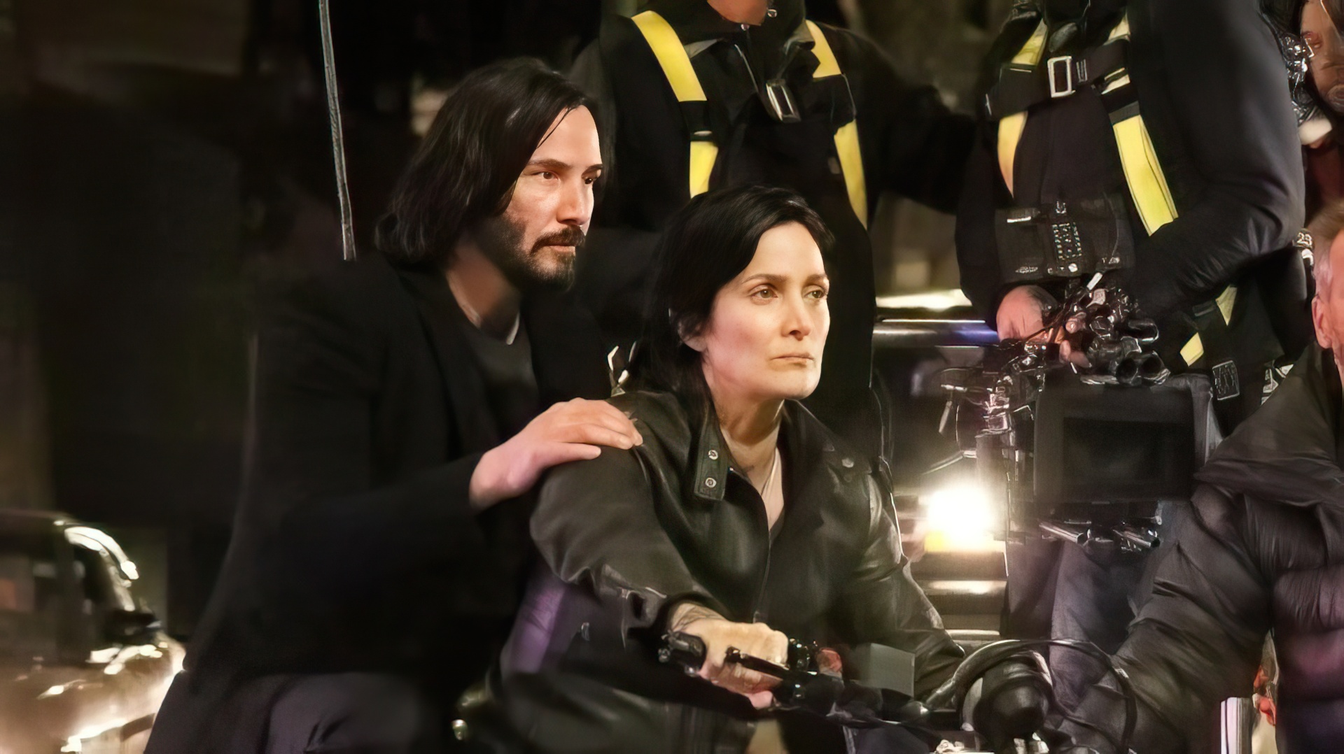 Carrie-Anne Moss e Keanu Reeves sul set del quarto Matrix