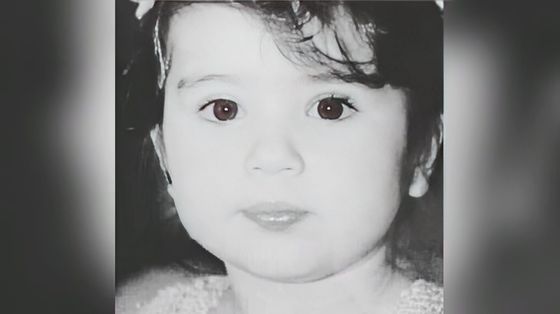 Hande Erçel nell'infanzia