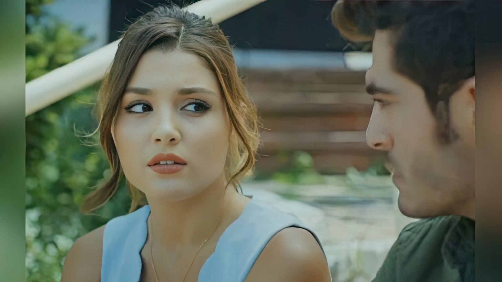 Hande Erçel nella serie 'Ask Laftan Anlamaz'