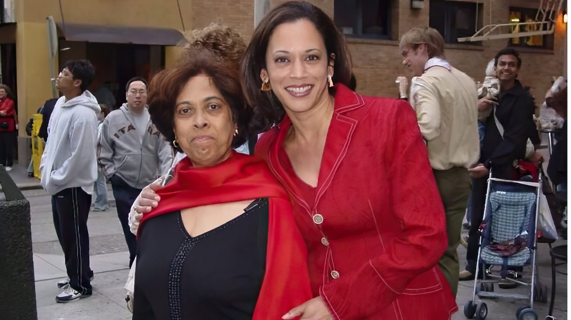 Kamala Harris con sua madre nel 2007