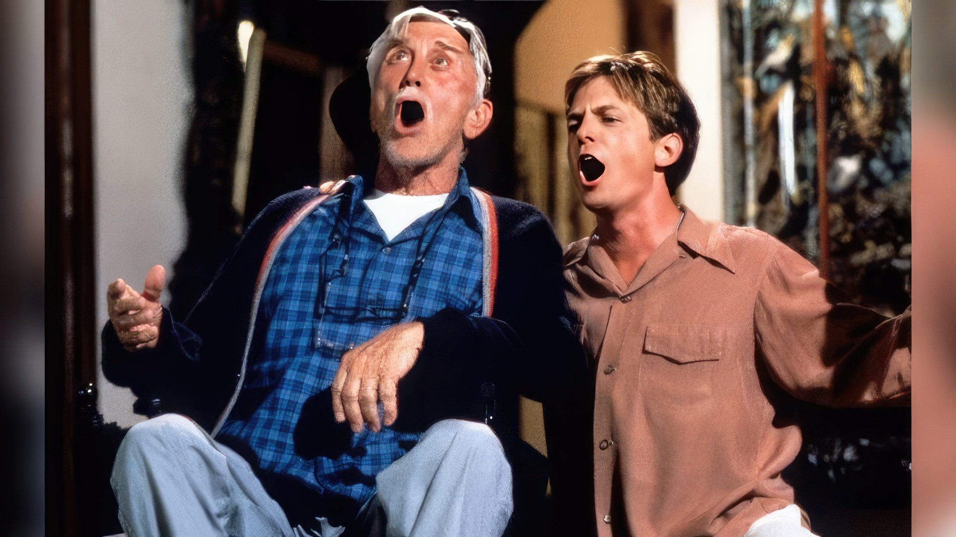 Michael J. Fox e Kirk Douglas (Greed, 1994)
