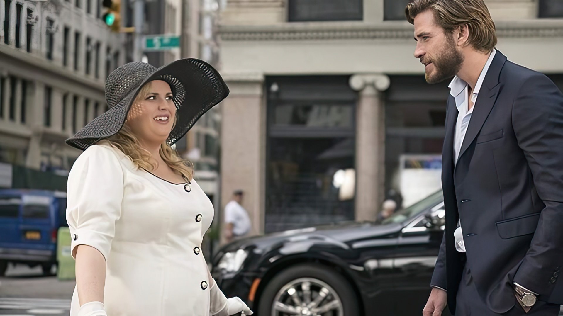 Rebel Wilson e Liam Hemsworth nel film Isn't It Romantic