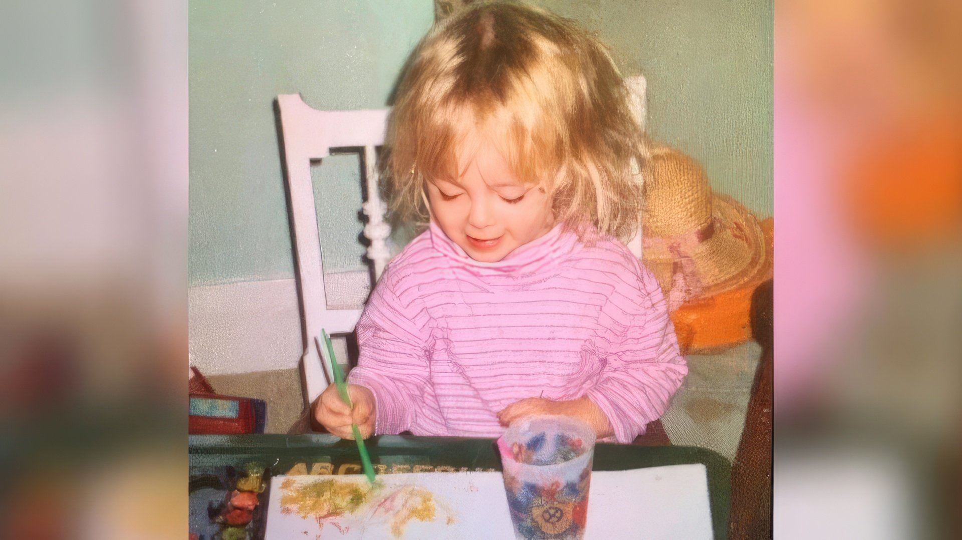 Freya Allan da bambina