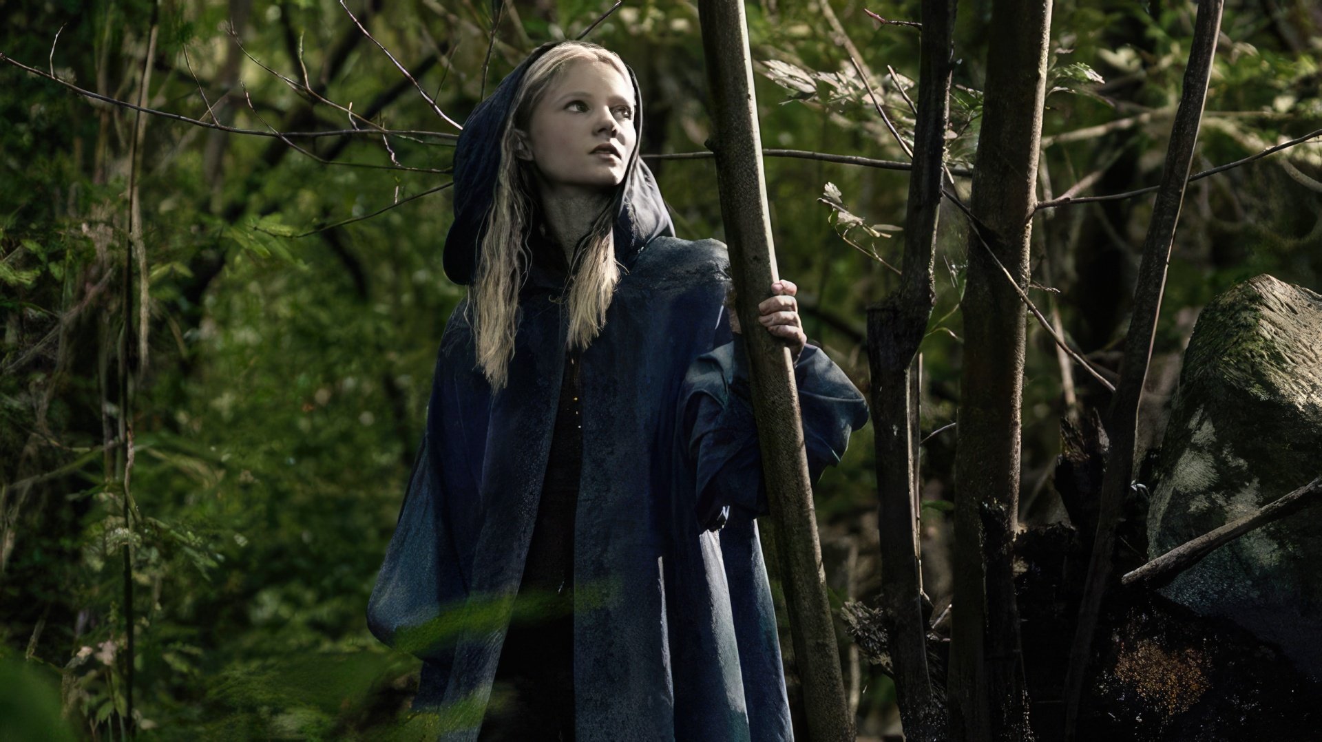 Freya Allan nella serie TV "The Witcher"