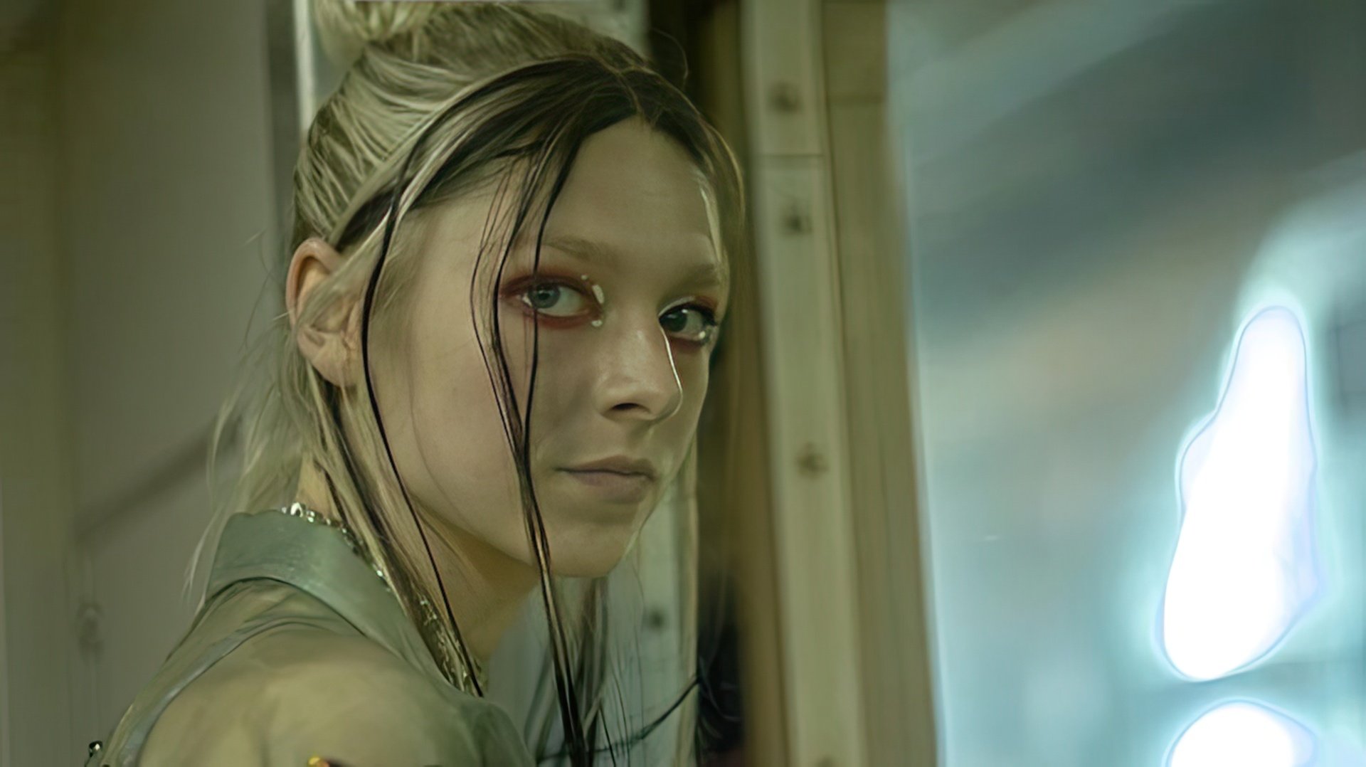 Hunter Schafer nei panni di Jules