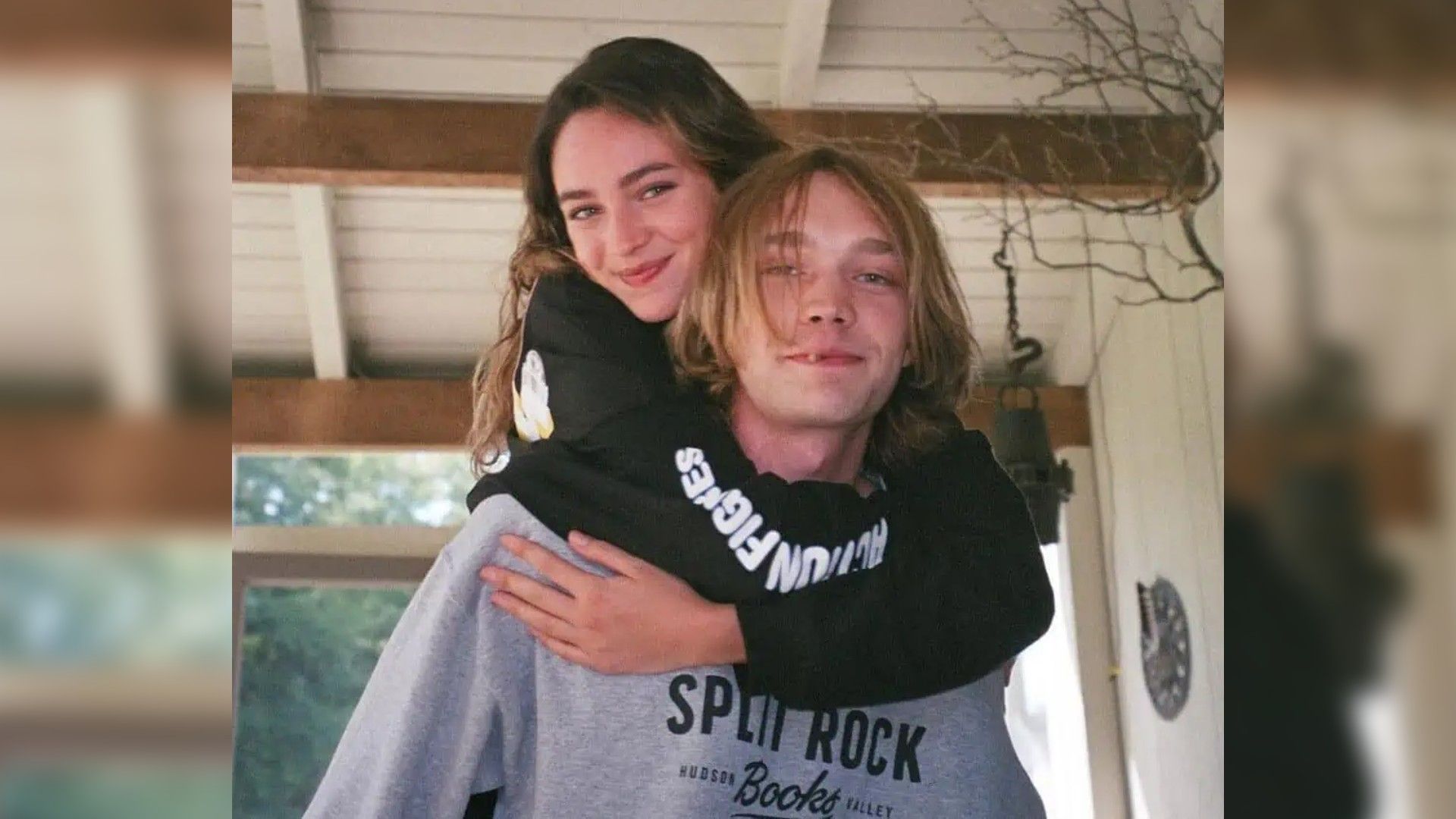Charlie Plummer e Lizzie Swanson