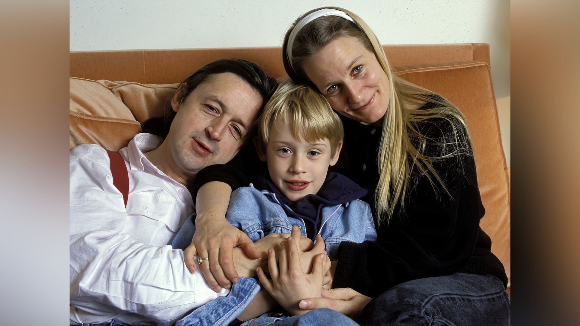 Macaulay Culkin con i suoi genitori