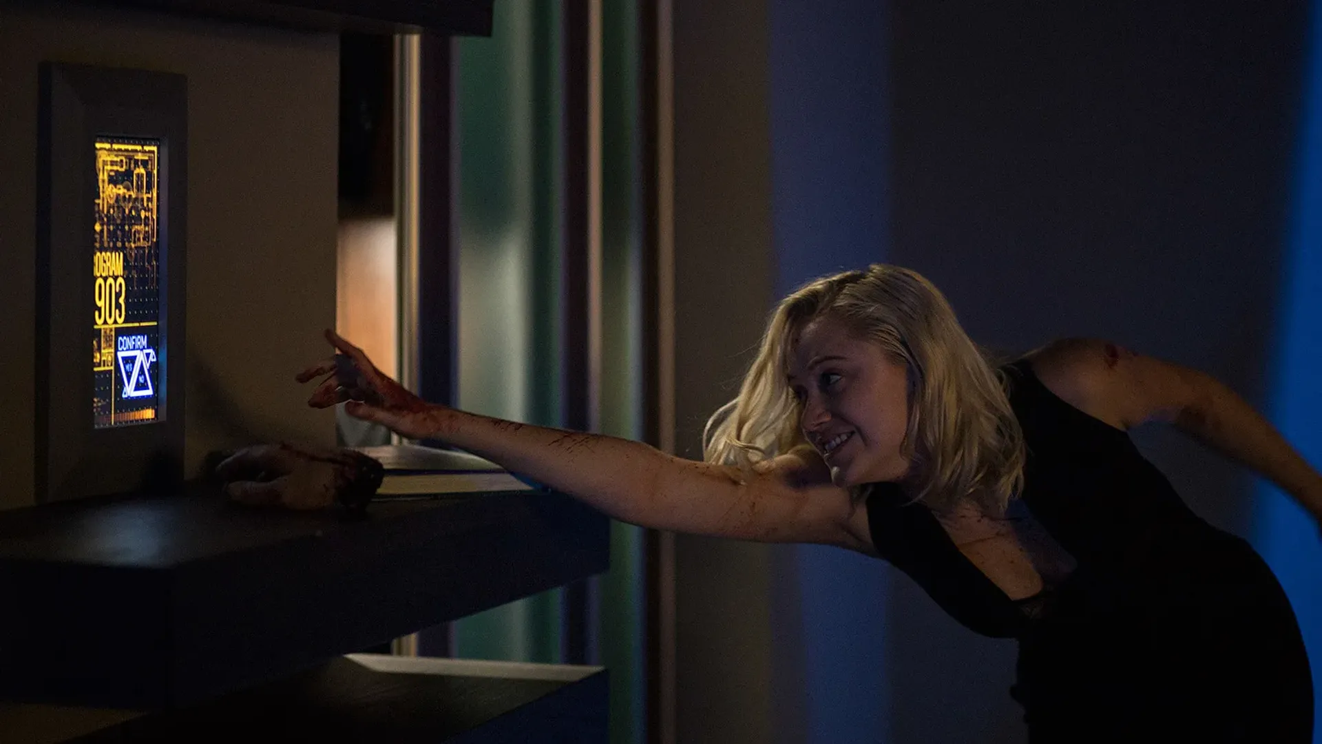 Una scena dal film 'Tau'