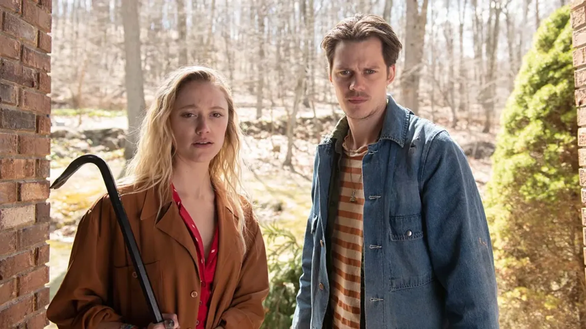 Maika Monroe e Bill Skarsgård