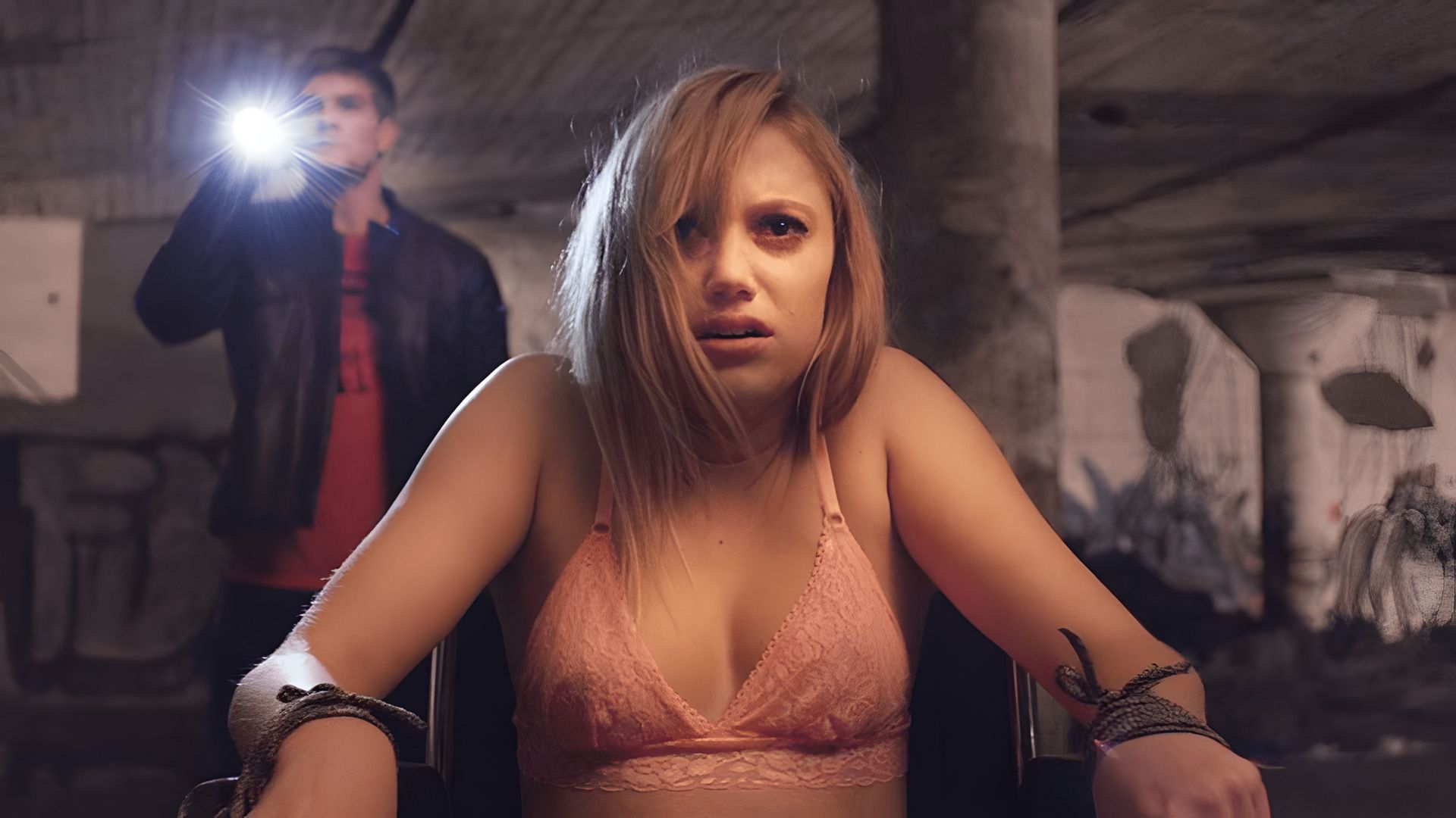 Maika Monroe nell'horror 'It Follows'