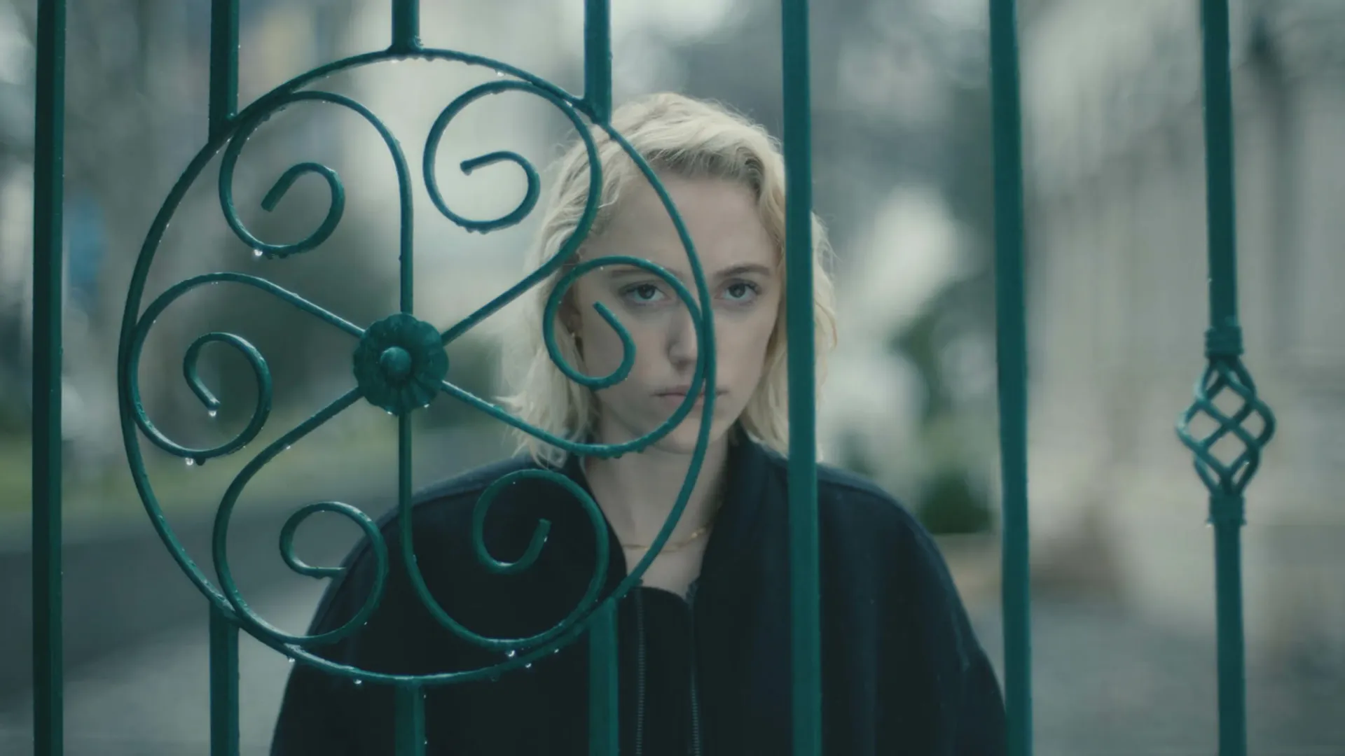 Maika Monroe nel film 'Watcher'