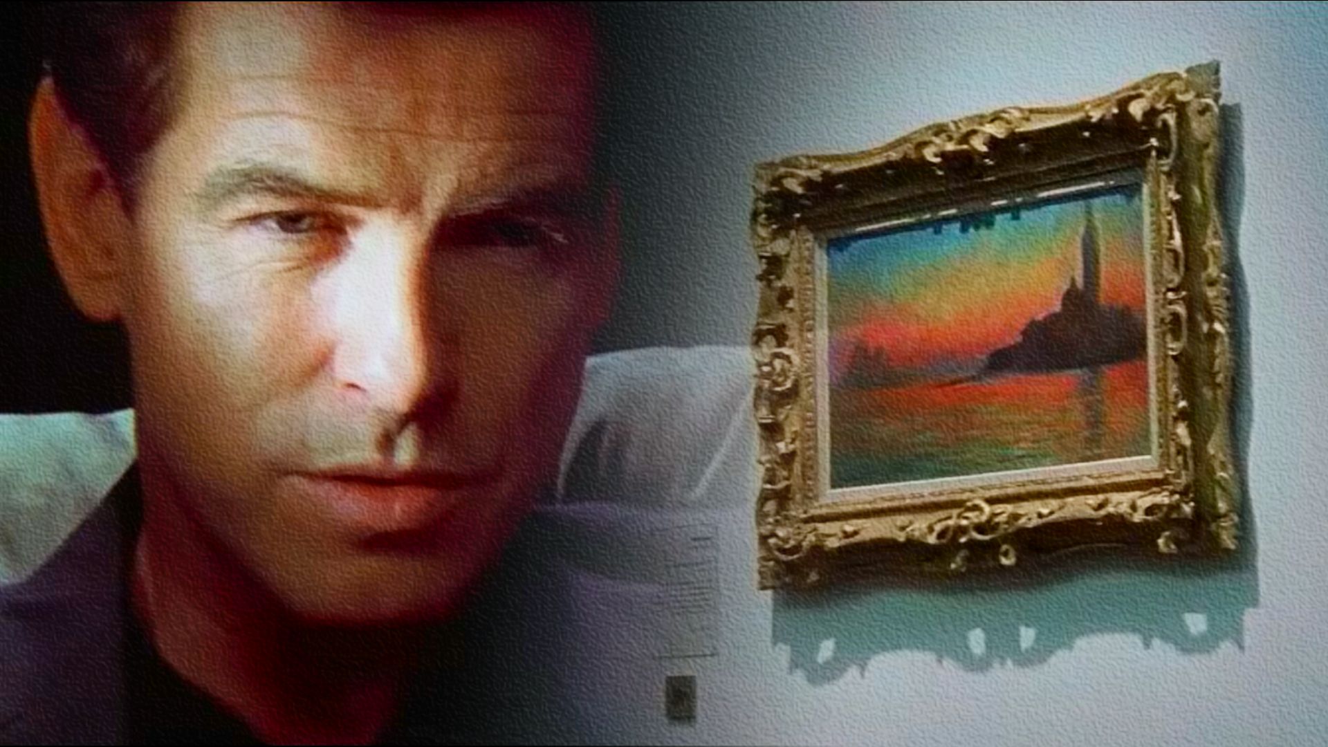 Primo piano del volto dell'attore Pierce Brosnan, con un dipinto in una cornice decorata sulla destra