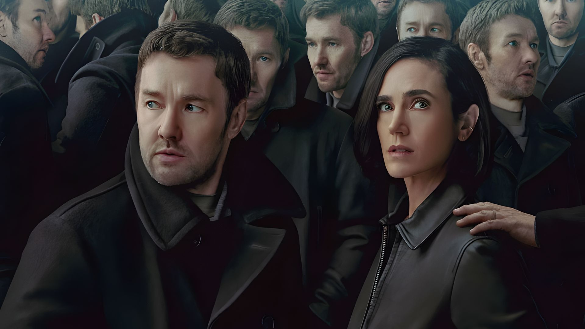 Joel Edgerton e Jennifer Connelly con cappotti pesanti in mezzo alla folla