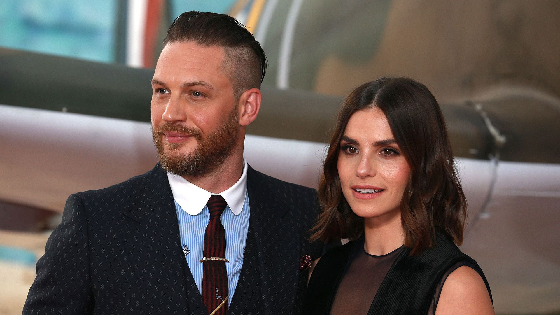Charlotte Riley e Tom Hardy posano a un evento sociale