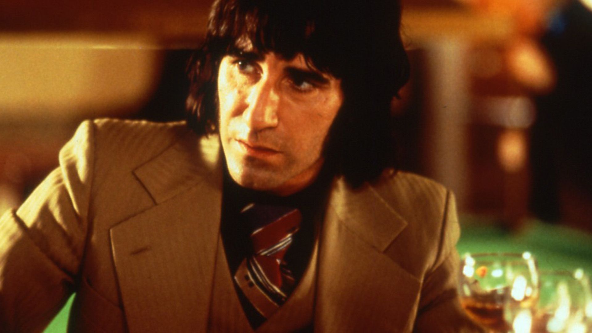 John Lynch nei panni del calciatore George Best