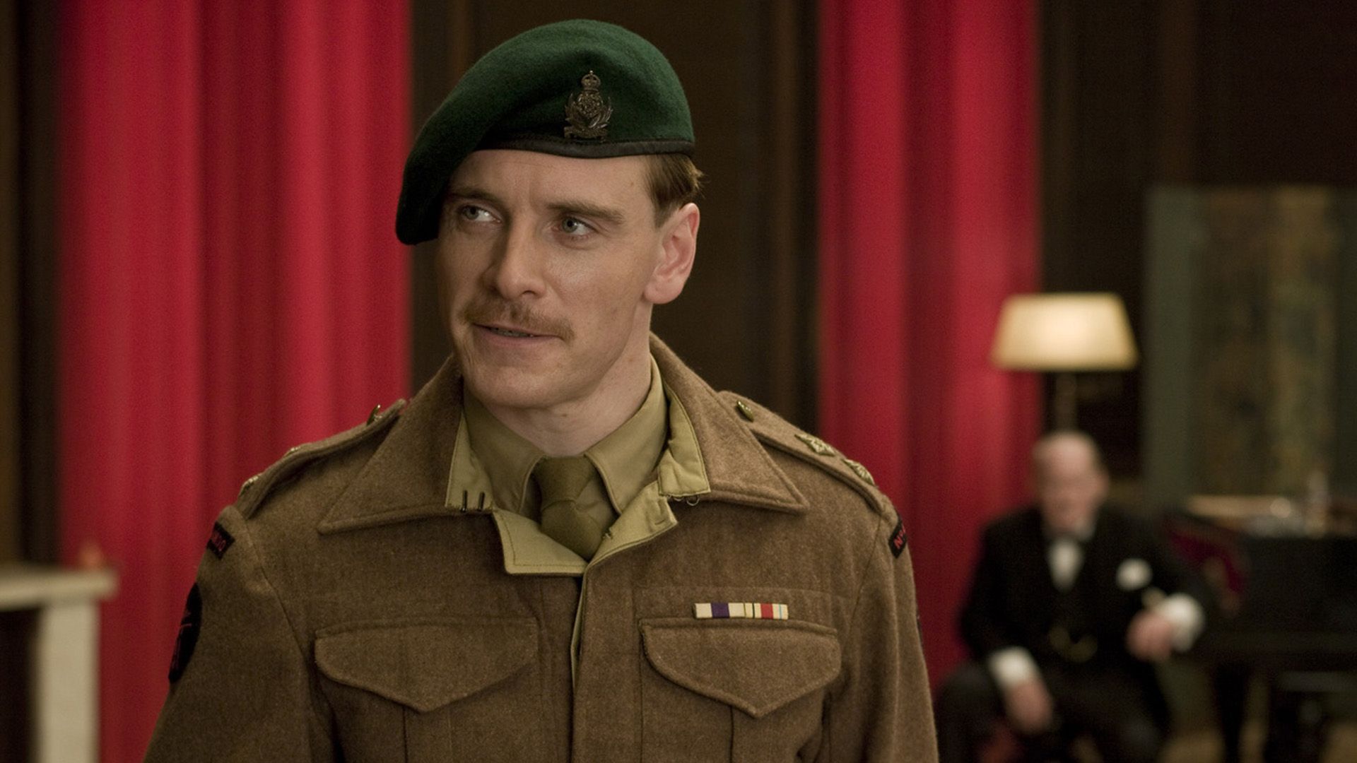 Michael Fassbender in uniforme militare nel film "Inglourious Basterds"
