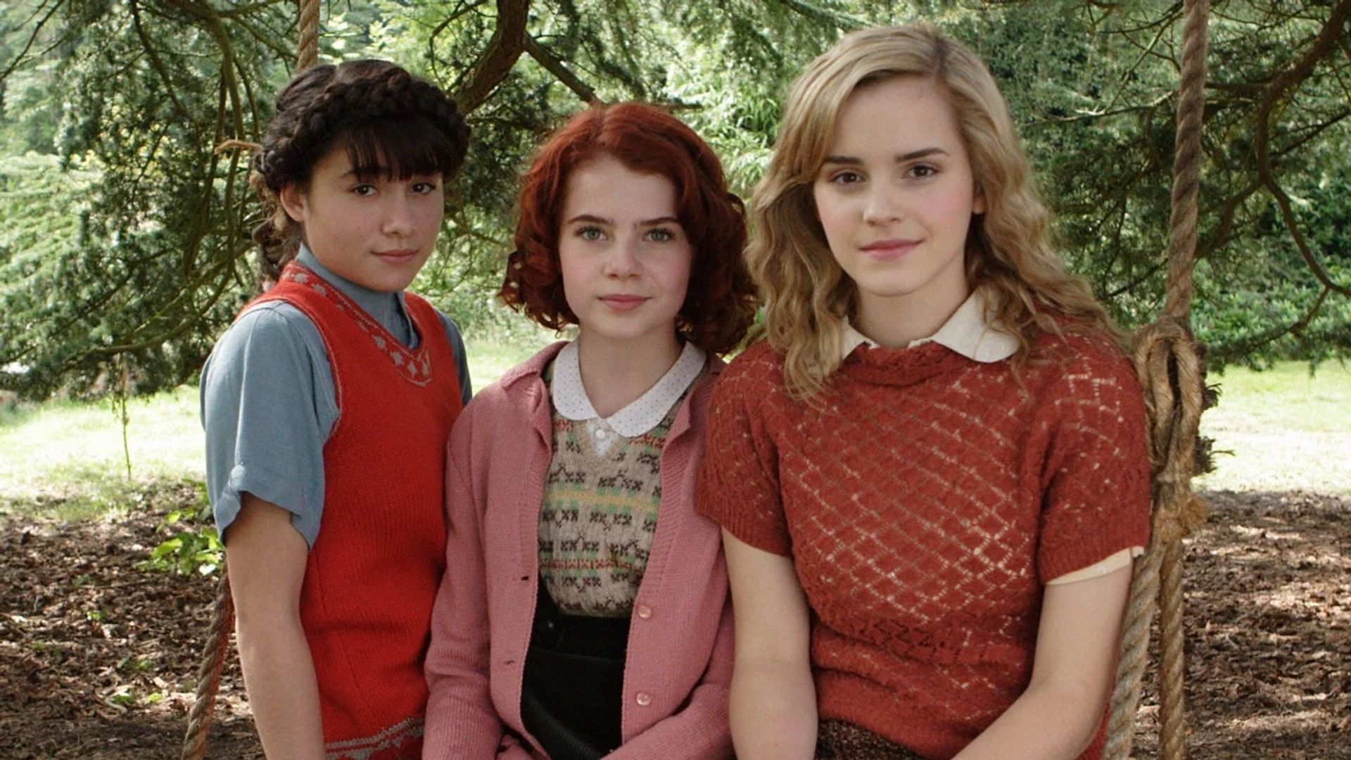 Il cast principale del film 'Ballet Shoes': Emma Watson, Yasmin Paige, Lucy Boynton