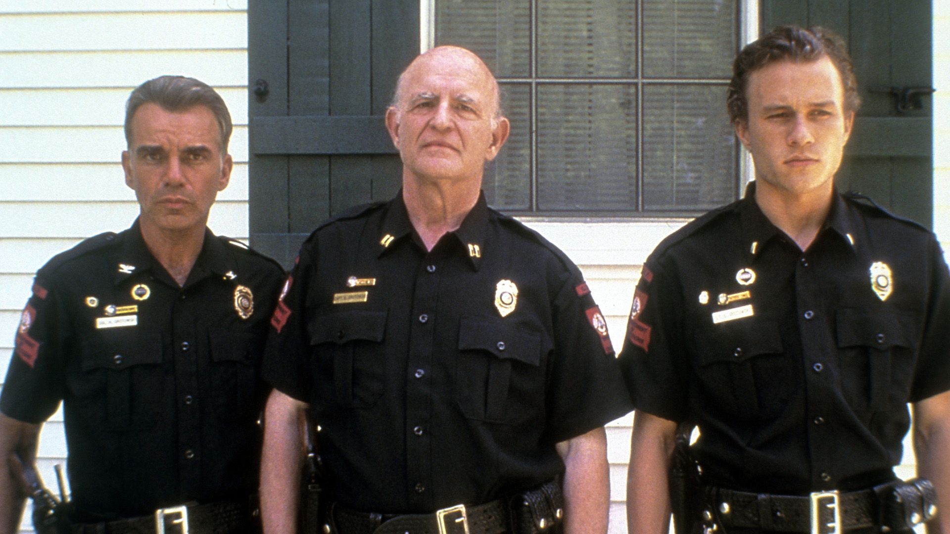 Billy Bob Thornton, Peter Boyle, Heath Ledger in uniforme da poliziotto in 'Monster's Ball'