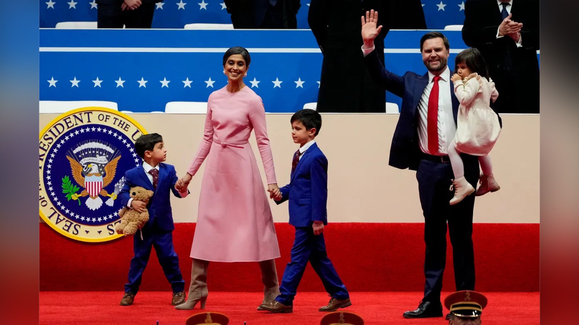 J.D. Vance, Usha Chilukuri e i loro tre figli