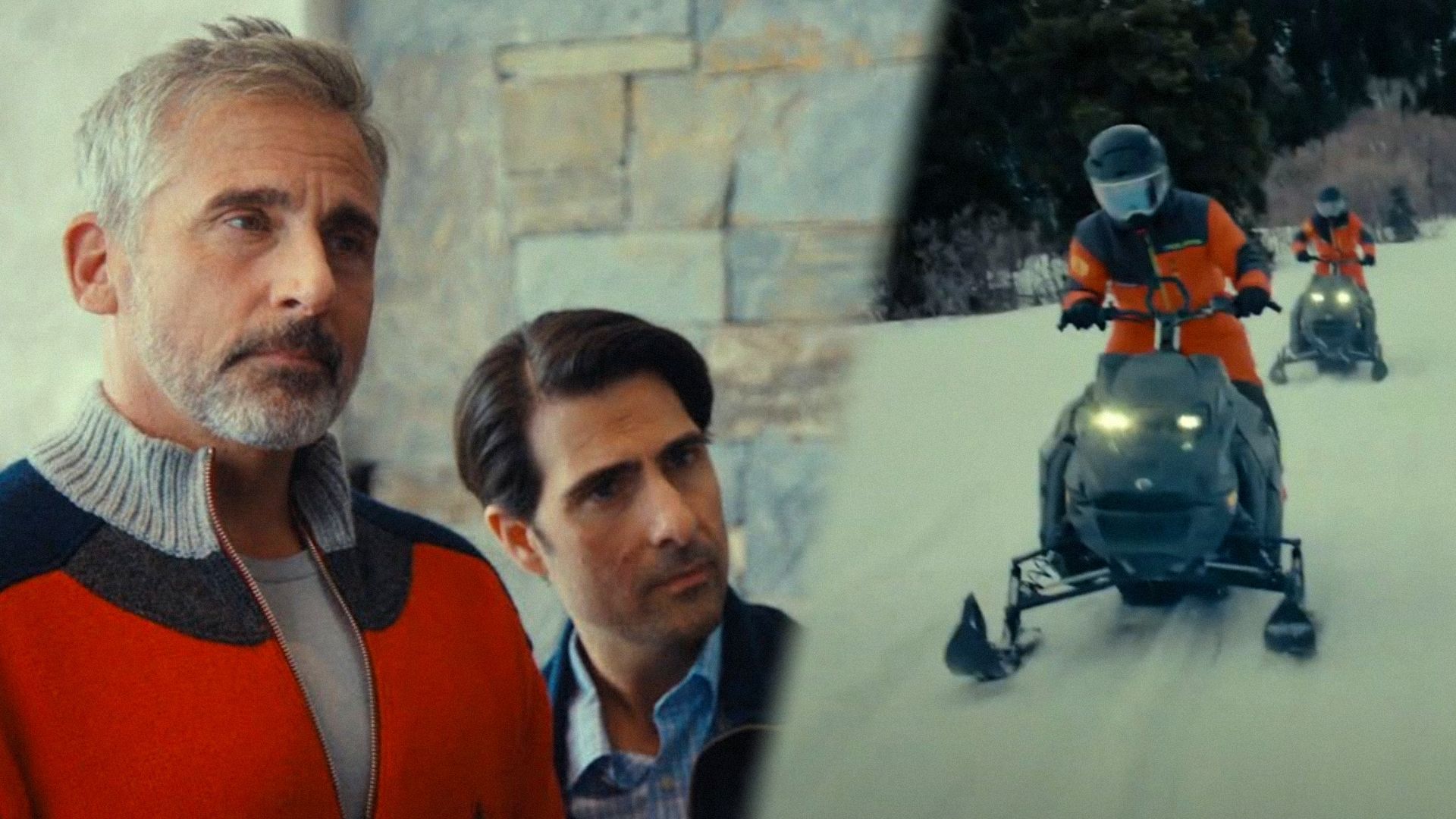 L'attore Steve Carell in un maglione arancione guarda di lato contro uno sfondo di un muro di pietra