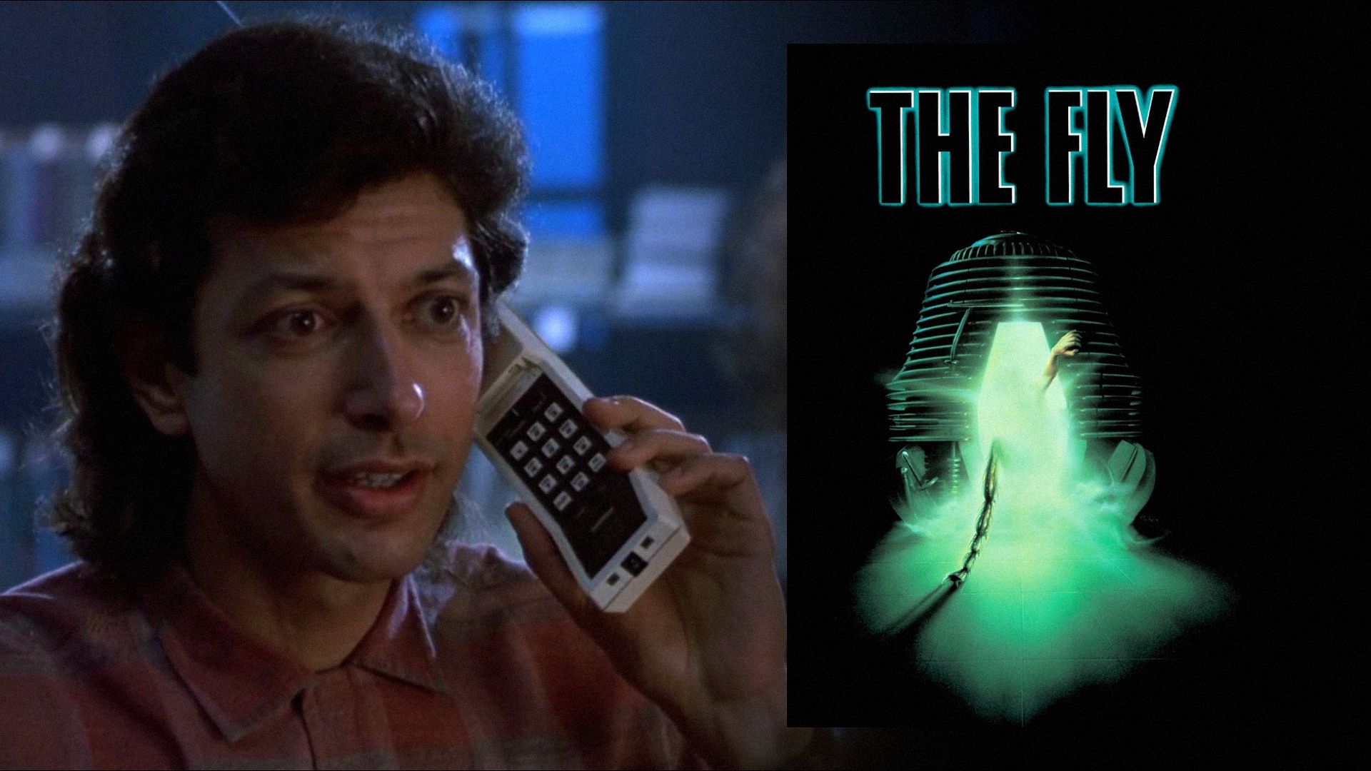 L'attore Jeff Goldblum con un telefono portatile e un poster del film con un teletrasporto
