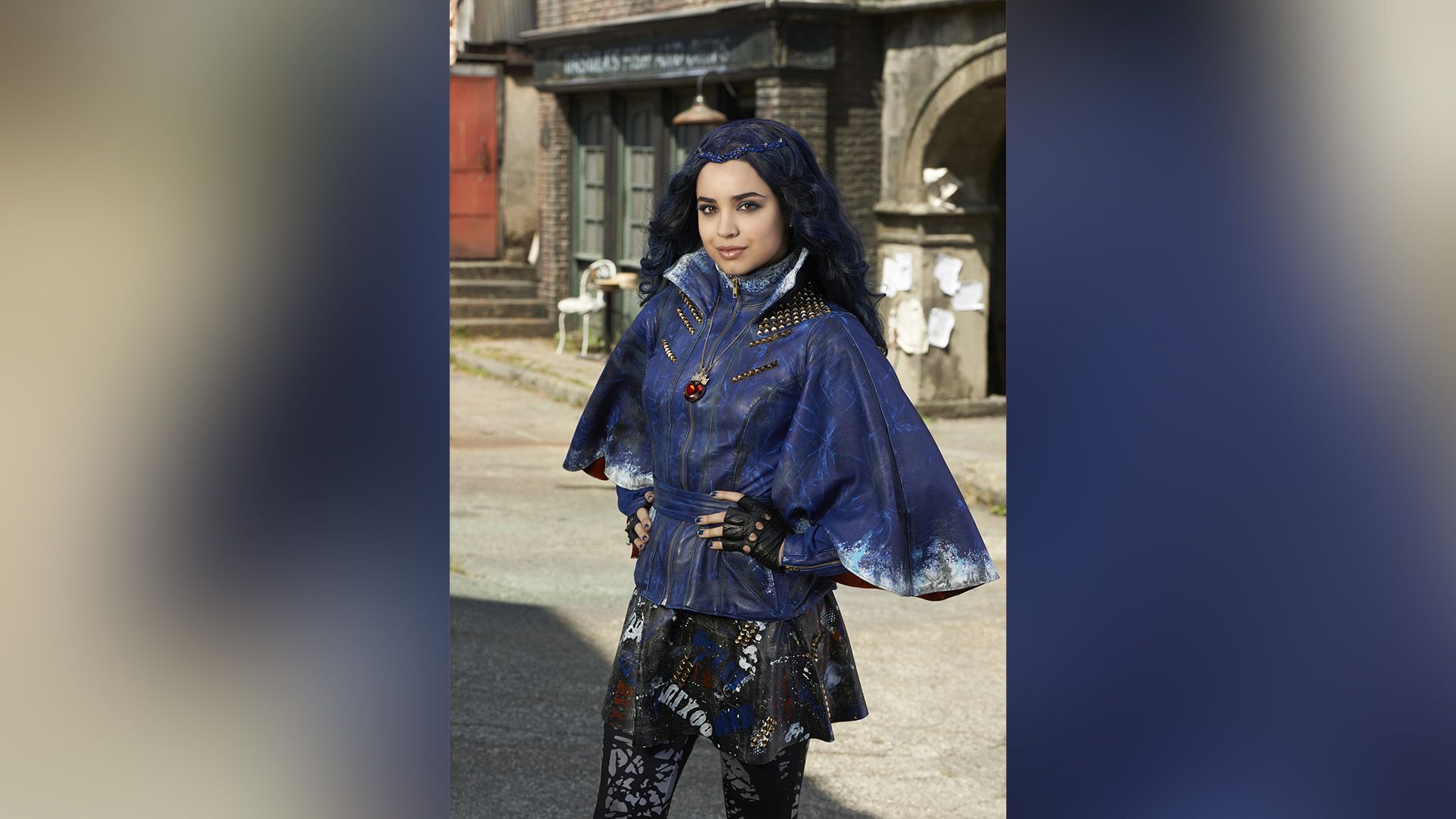 Sofia Carson nel ruolo di Evie da "Descendants"