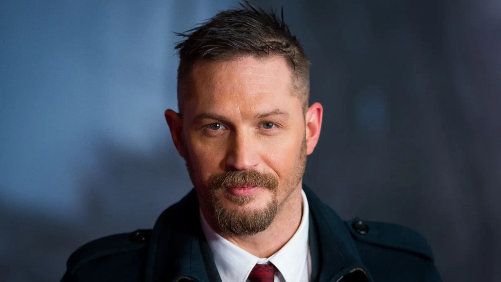 L'attore Tom Hardy in primo piano