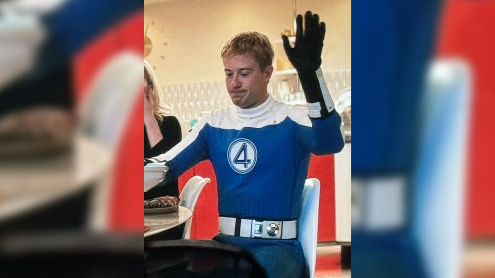 Joseph Quinn indossa il costume da supereroe di Johnny Storm da "Fantastic Four"