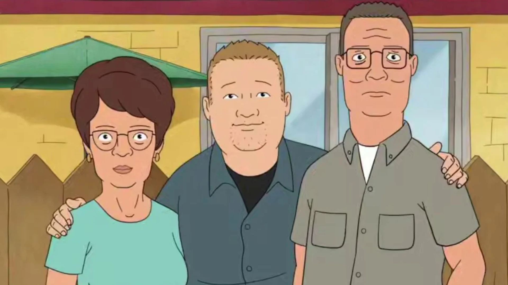 Scena dalla serie animata King of the Hill, Hank, Bobby e Peggy Hill che si abbracciano