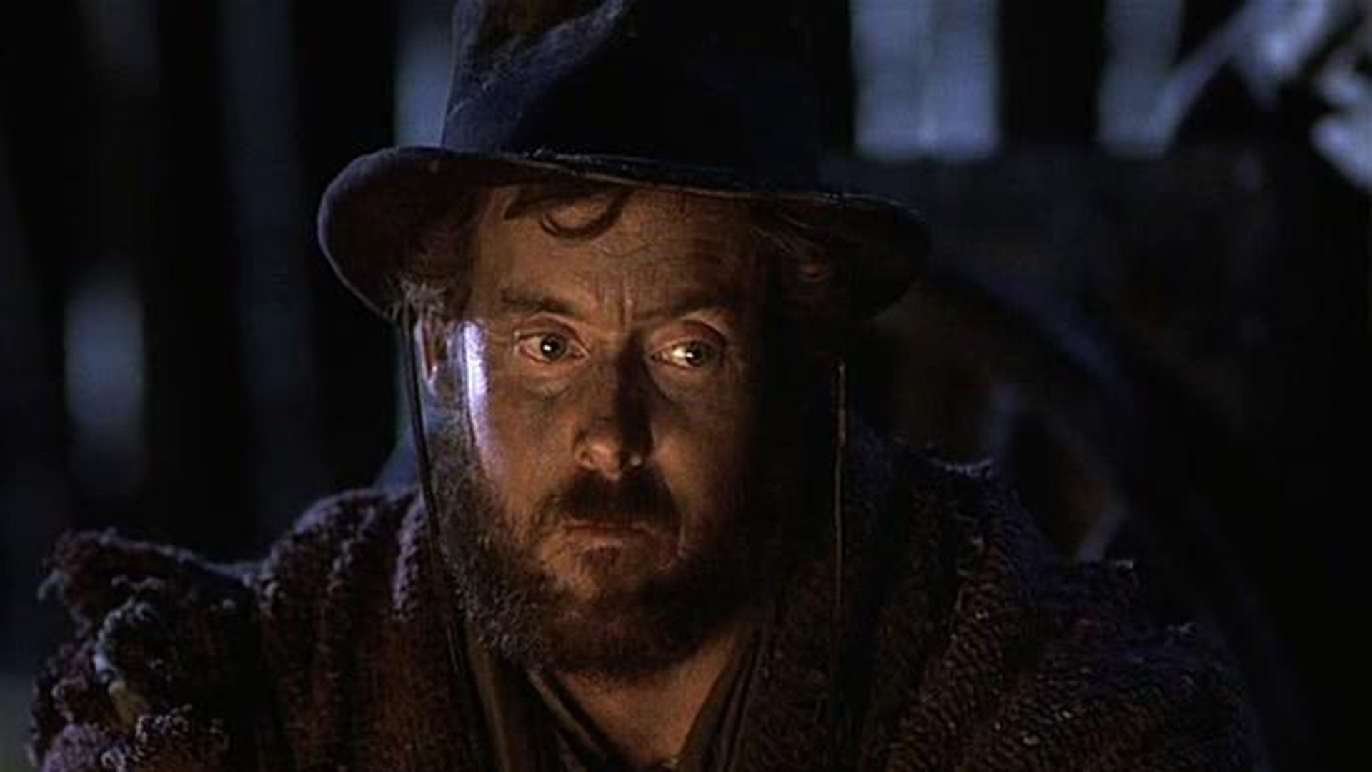 John C. McGinley con la barba e un cappello da cowboy