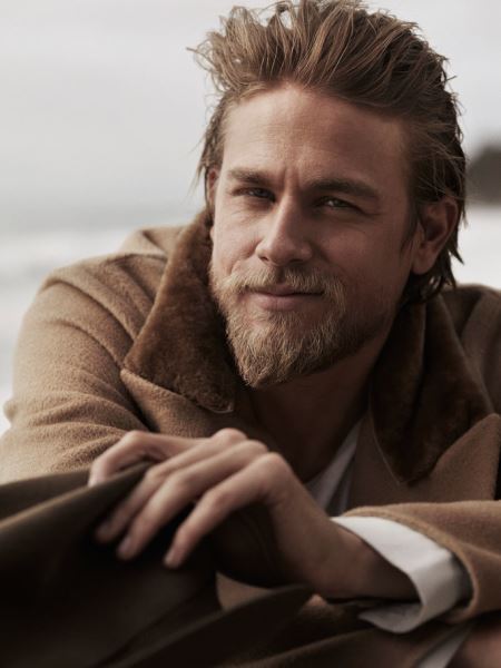 Charlie Hunnam foto 1