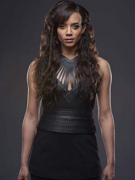 Hannah John-Kamen foto 2